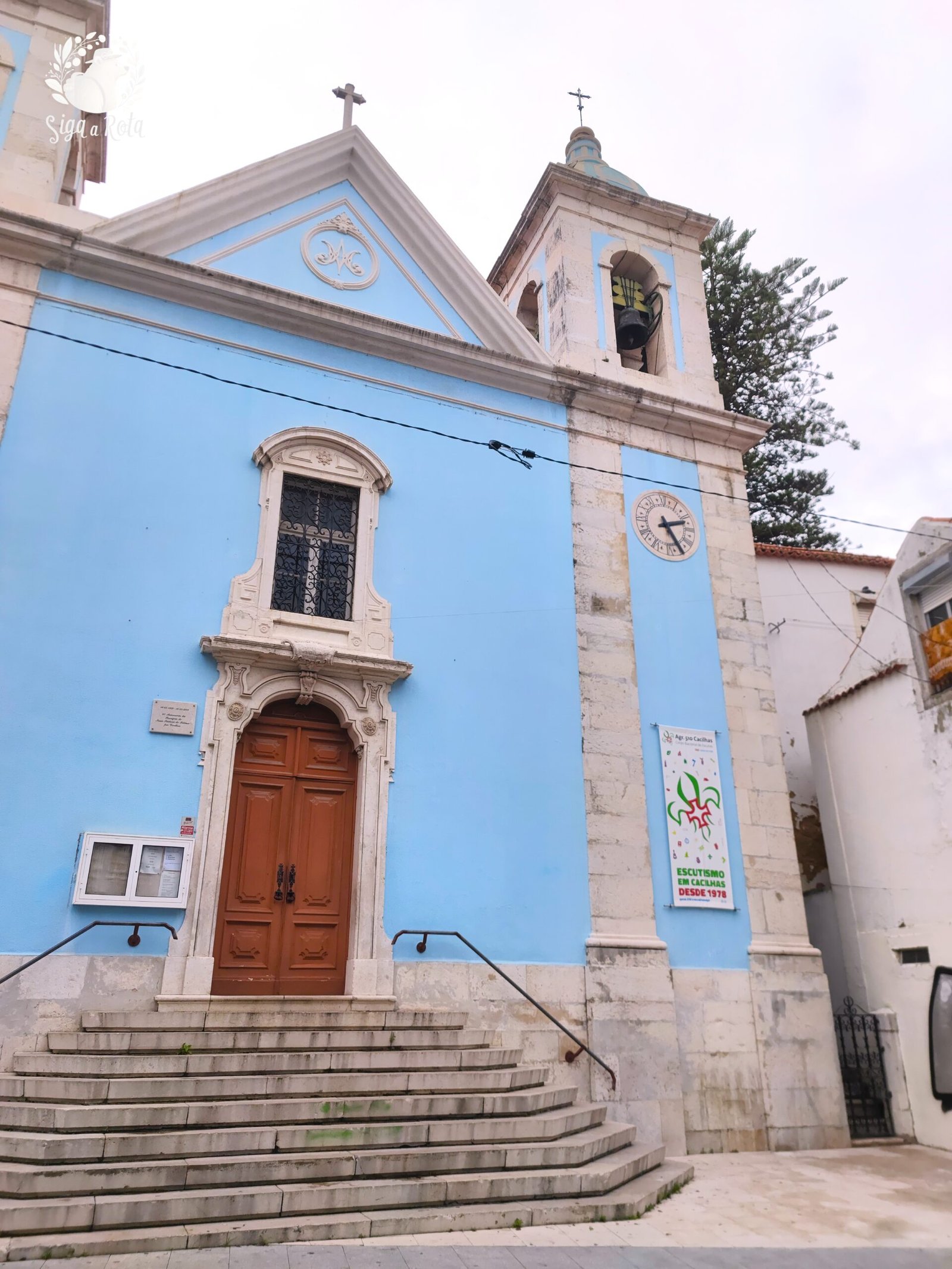 Casas tradicionais na região de Cacilhas, Almada, próximo à Fragata D. Fernando II e Glória, destacando a arquitetura local