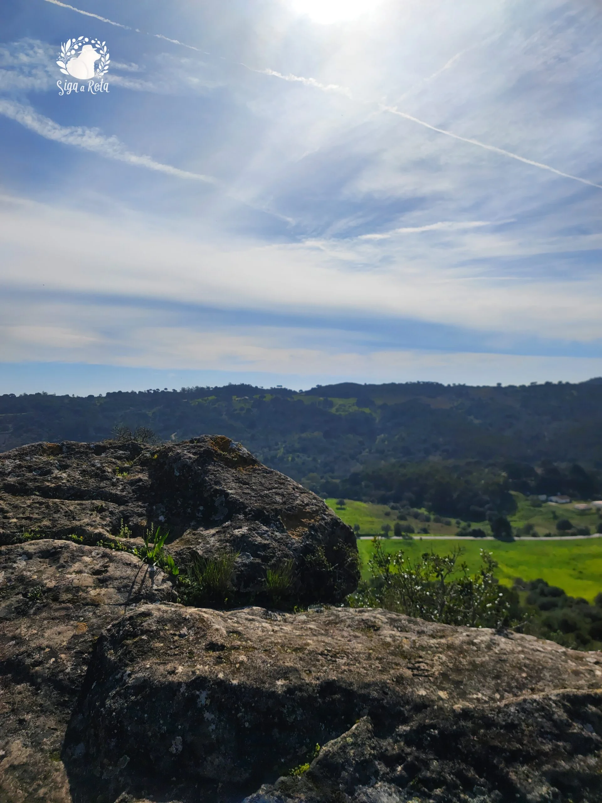 As Grutas da Quinta do Anjo, importantes sítios arqueológicos ao longo do Trilho dos Moinhos.