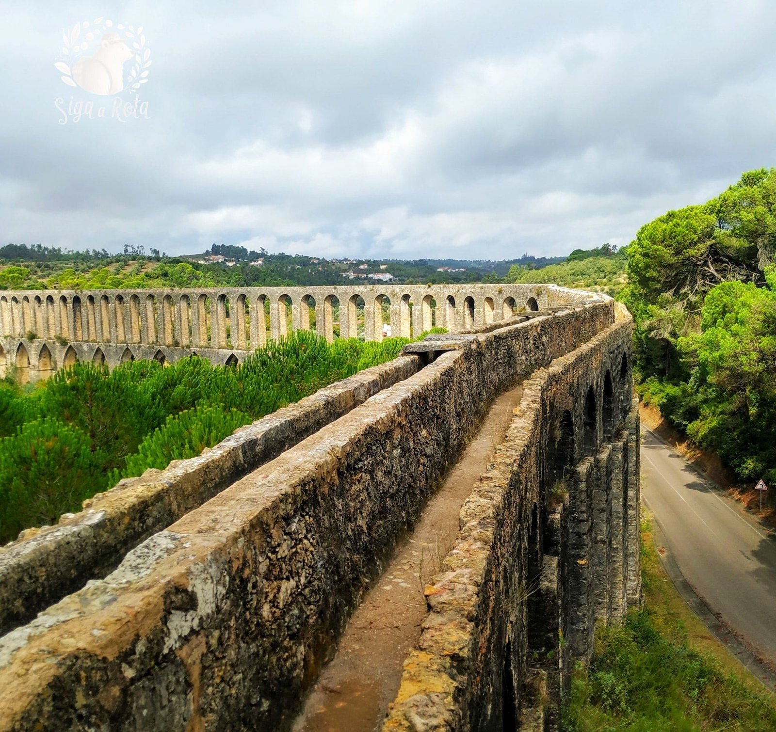Aqueduto dos Pegões Altos em Tomar, estrutura monumental do século XVI