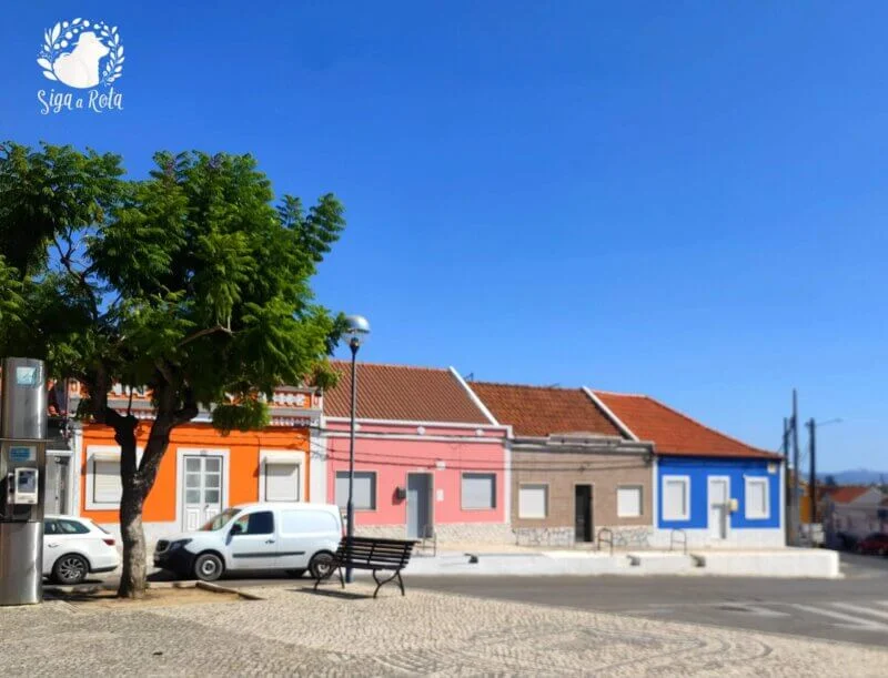 Casas coloridas no Pátio do Rosário.