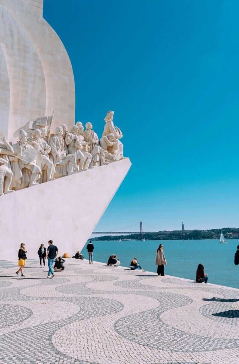 Detalhes das esculturas no Padrão dos Descobrimentos