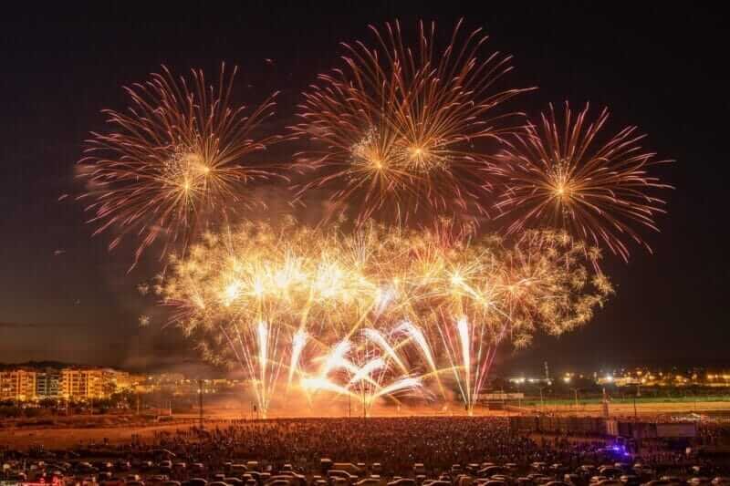 Espetacular show de fogos de artifício no Terreiro do Paço durante o Réveillon em Lisboa