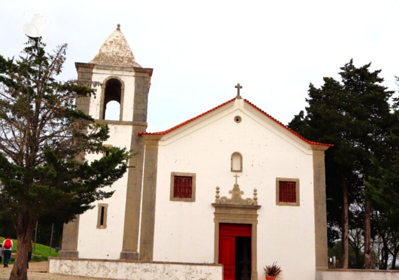 Detalhes do interior da Igreja de Santa Maria no Castelo de Sesimbra