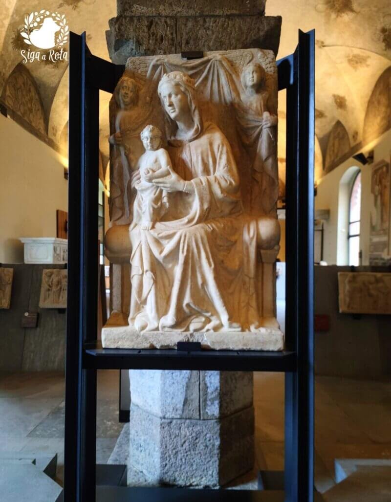 Monumentos no Castelo Sforzesco em Milão