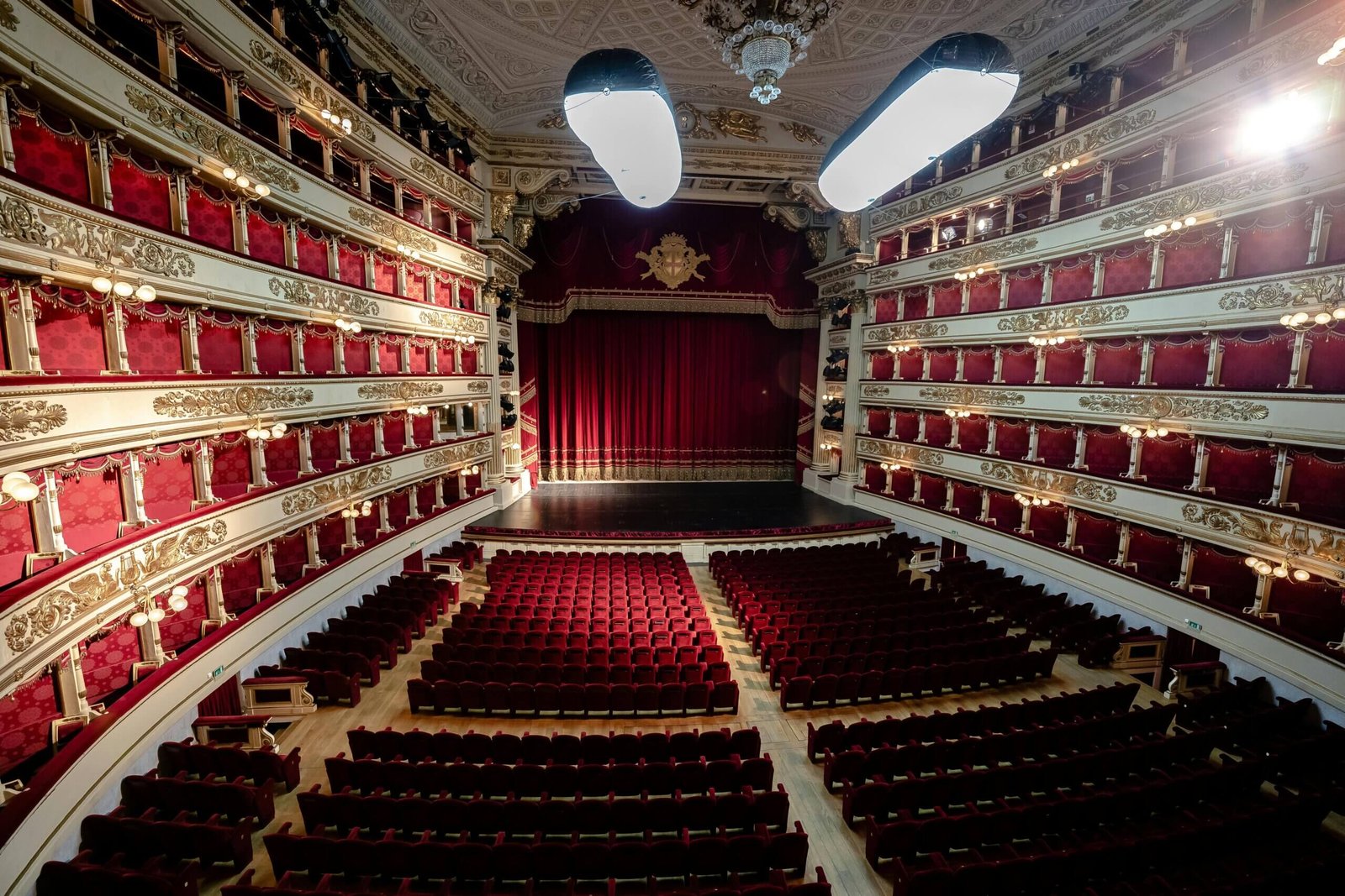 Fachada do Teatro alla Scala, um dos teatros de ópera mais renomados do mundo.