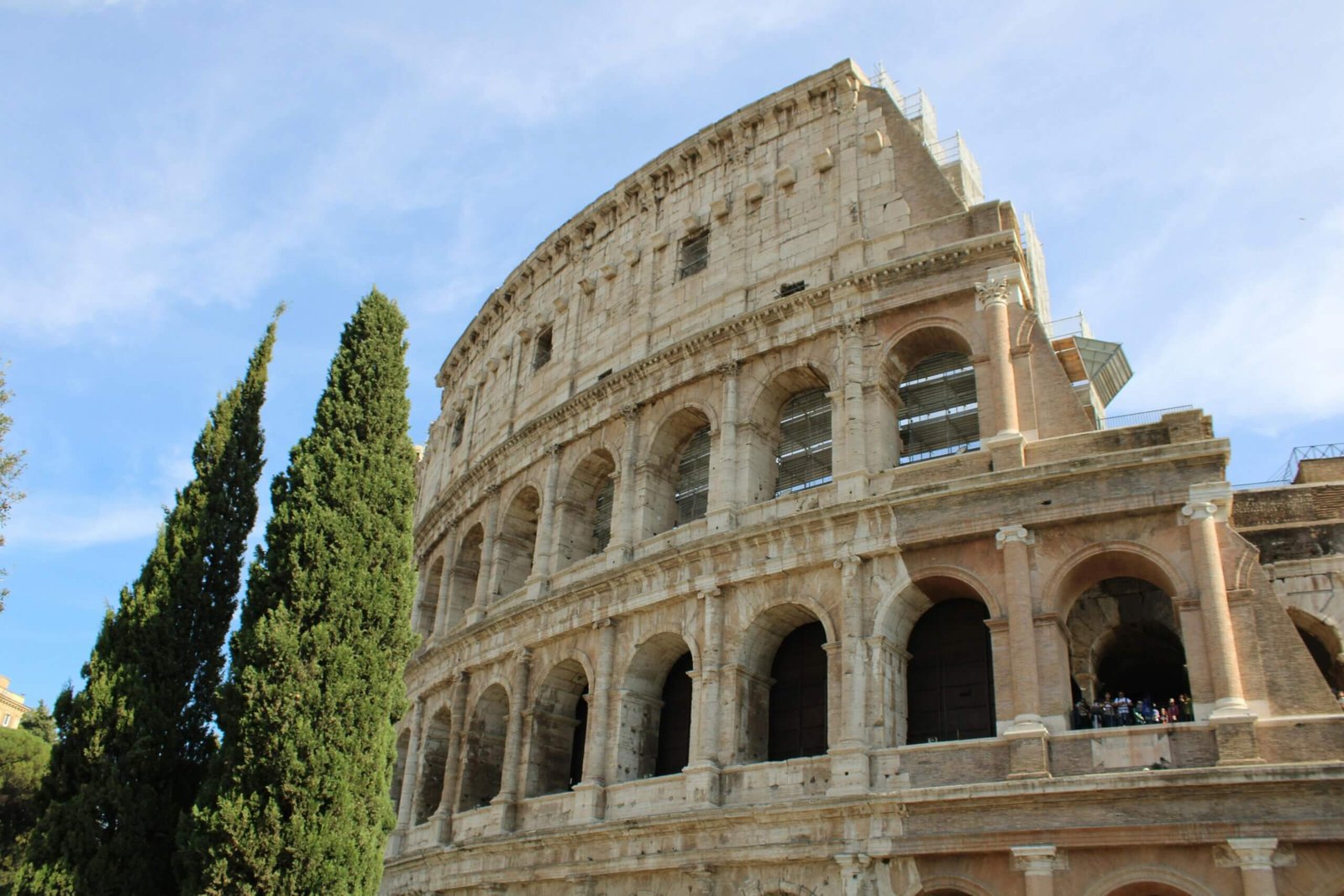 Vista do Coliseu de Roma em 2025, um dos monumentos mais visitados da cidade eterna.